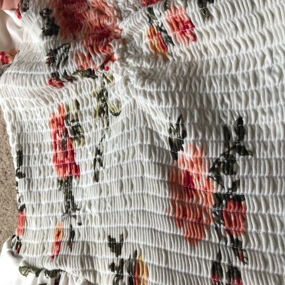 Flowered scrunch romper - Picture 3 of 3